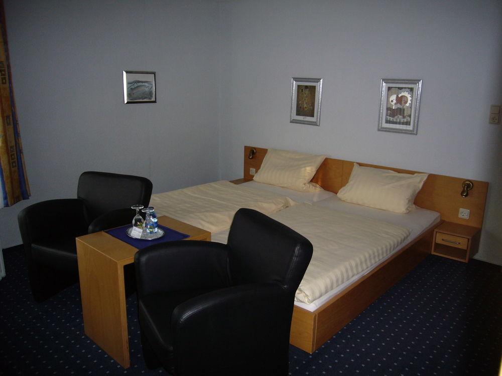 Hotel Am Ceresplatz Manderscheid Exterior foto