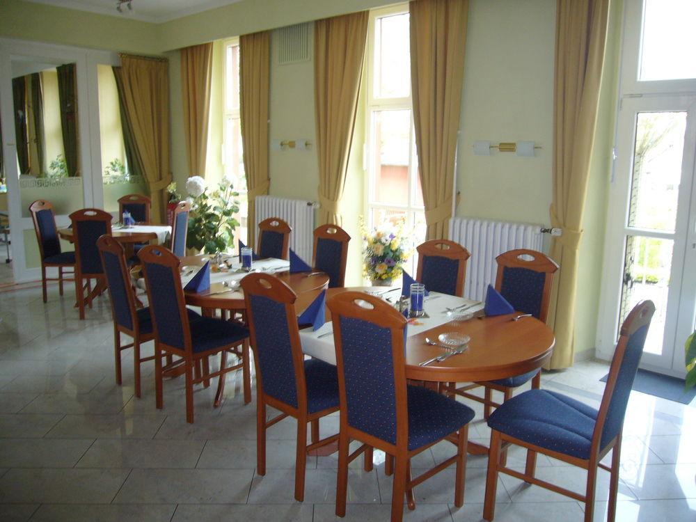 Hotel Am Ceresplatz Manderscheid Exterior foto